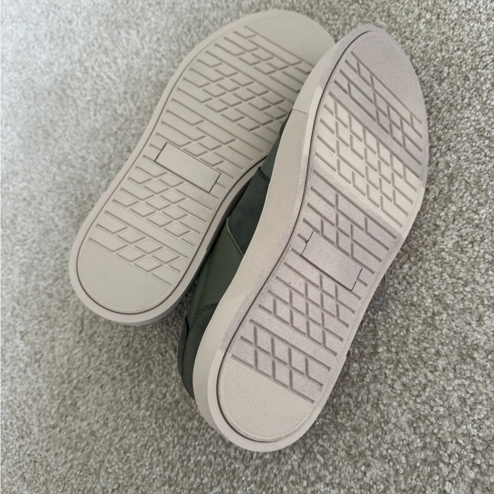 Men's Green Casual Sneakers - Picture 5 of 5